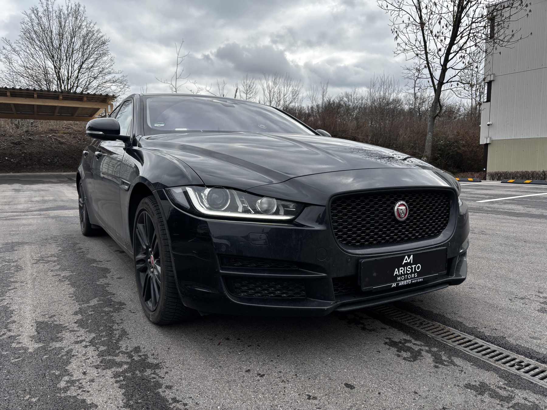 Jaguar XE · Frontansicht mit Aristo-Kennzeichen